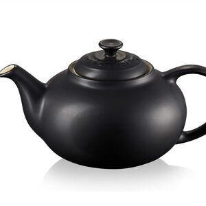 Le Creuset Classic Ceramic  1.3L Teapot- Matte Black